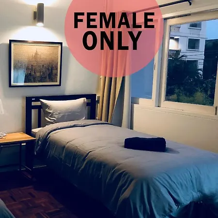 Bed and breakfast Pingplalee Female House