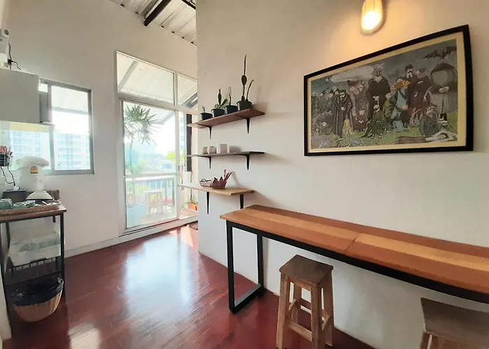 Bed and breakfast Pingplalee Female House